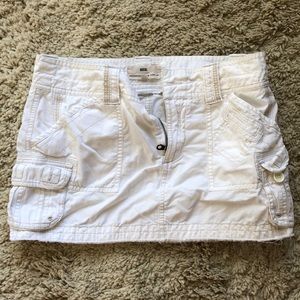 Ruehl white cargo skirt